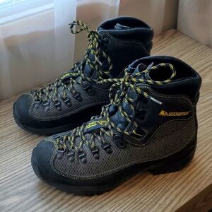 LA Sportiva Mountain Boots